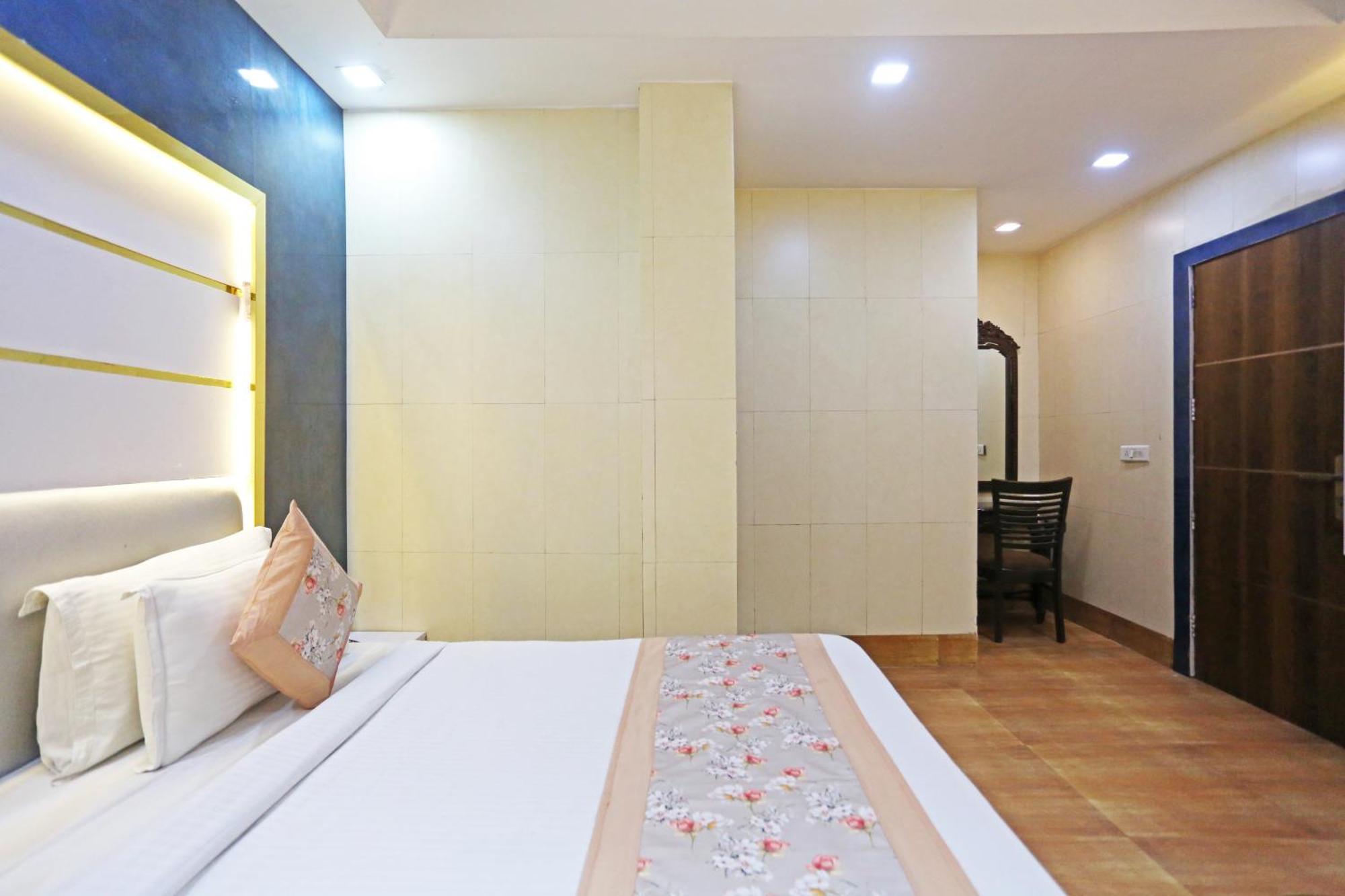 Hotel Preet Palace -5 Mints Walk From Nizamuddin Railway Station New Delhi Eksteriør billede