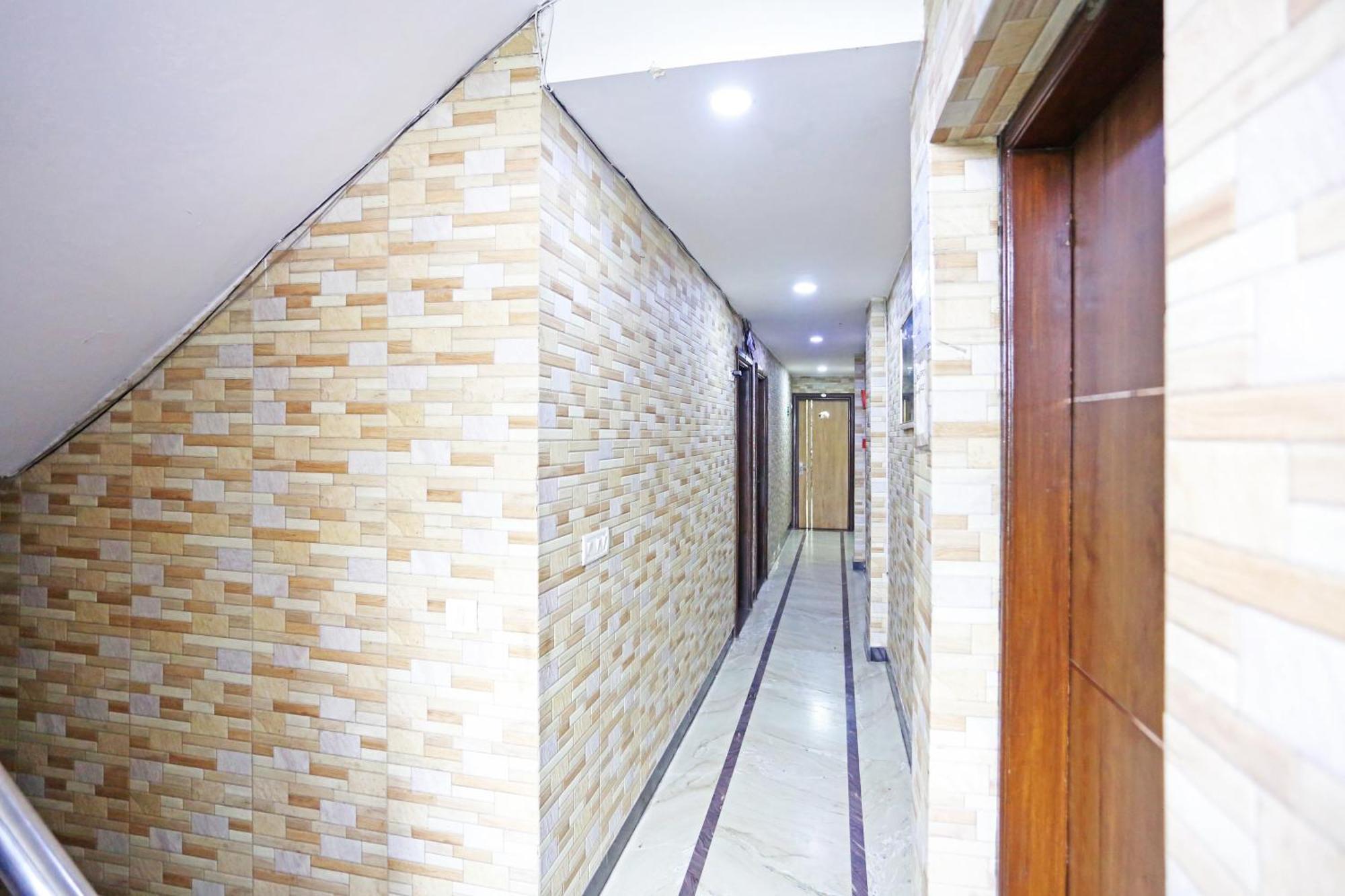 Hotel Preet Palace -5 Mints Walk From Nizamuddin Railway Station New Delhi Eksteriør billede