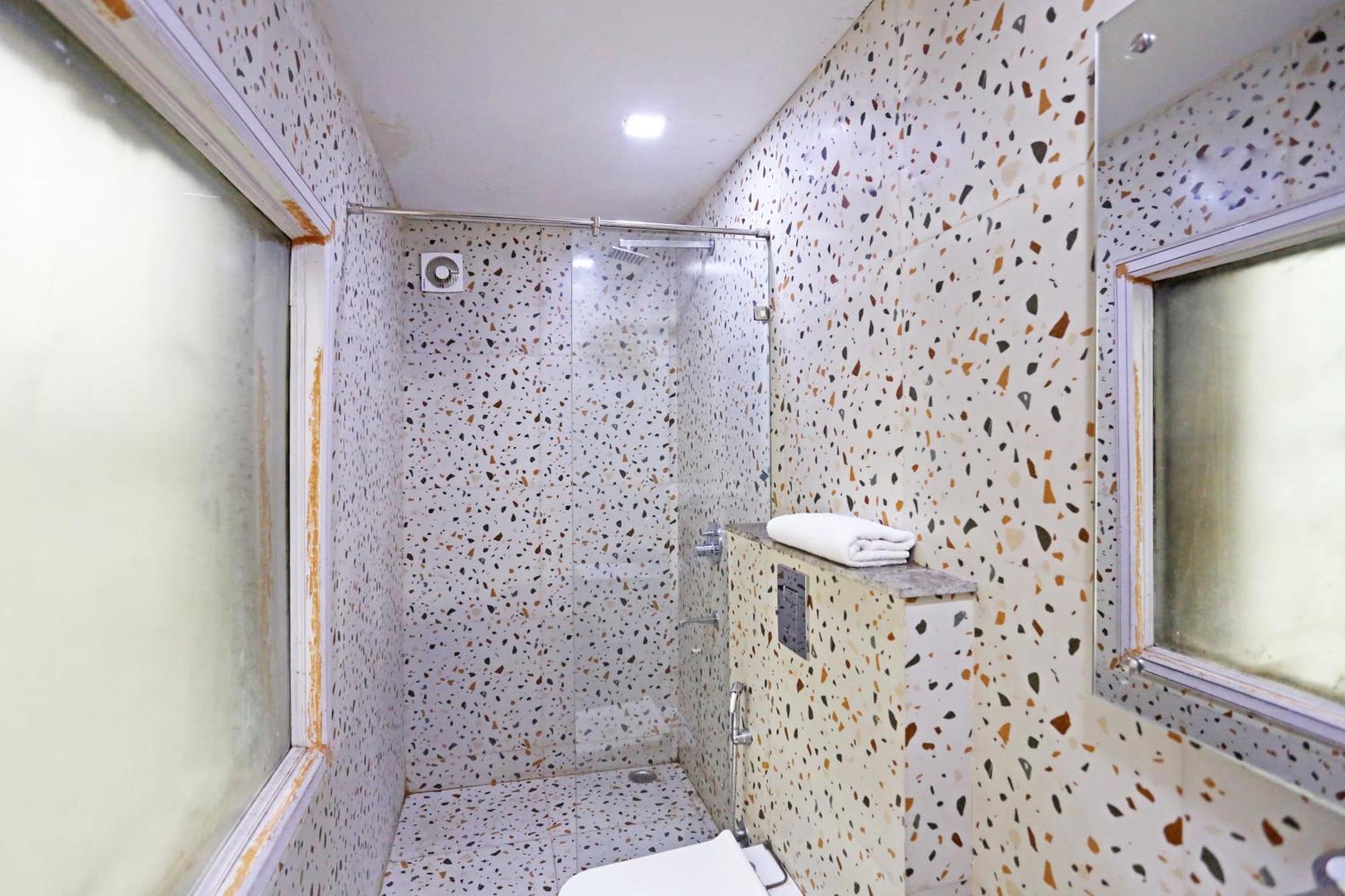 Hotel Preet Palace -5 Mints Walk From Nizamuddin Railway Station New Delhi Eksteriør billede