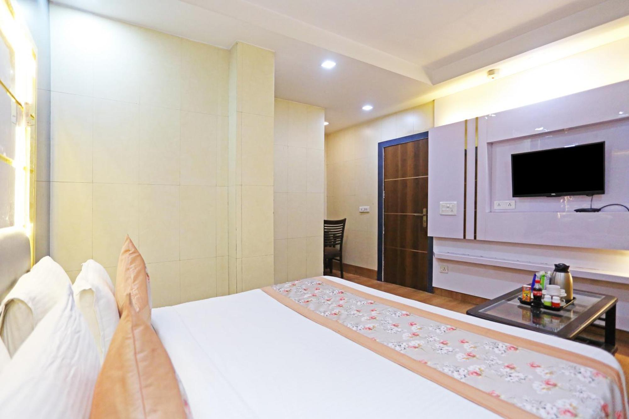 Hotel Preet Palace -5 Mints Walk From Nizamuddin Railway Station New Delhi Eksteriør billede