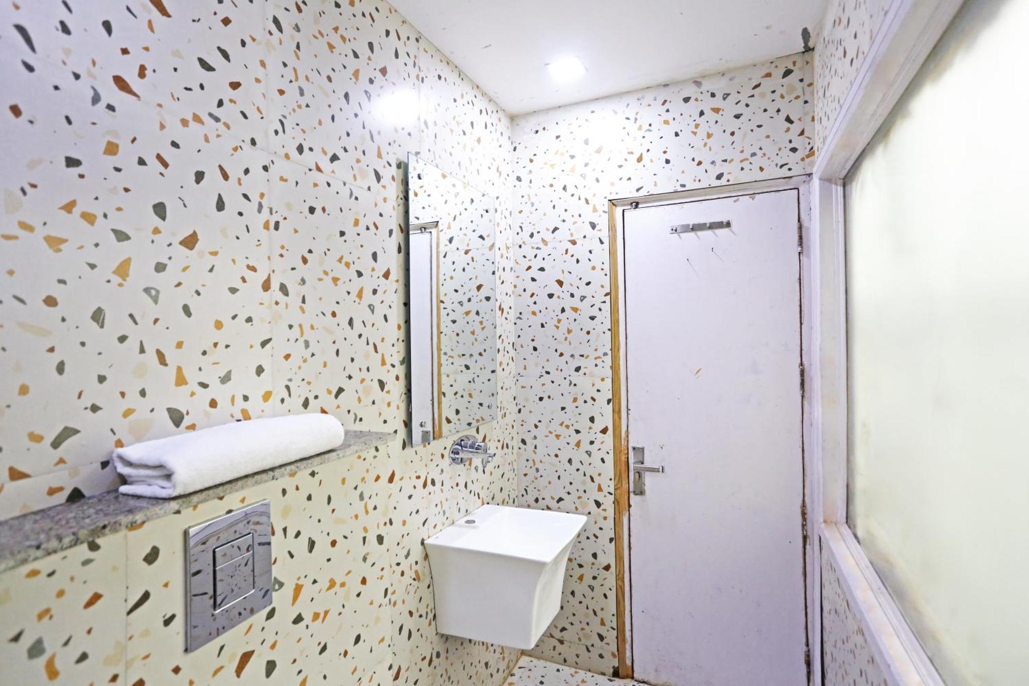 Hotel Preet Palace -5 Mints Walk From Nizamuddin Railway Station New Delhi Eksteriør billede