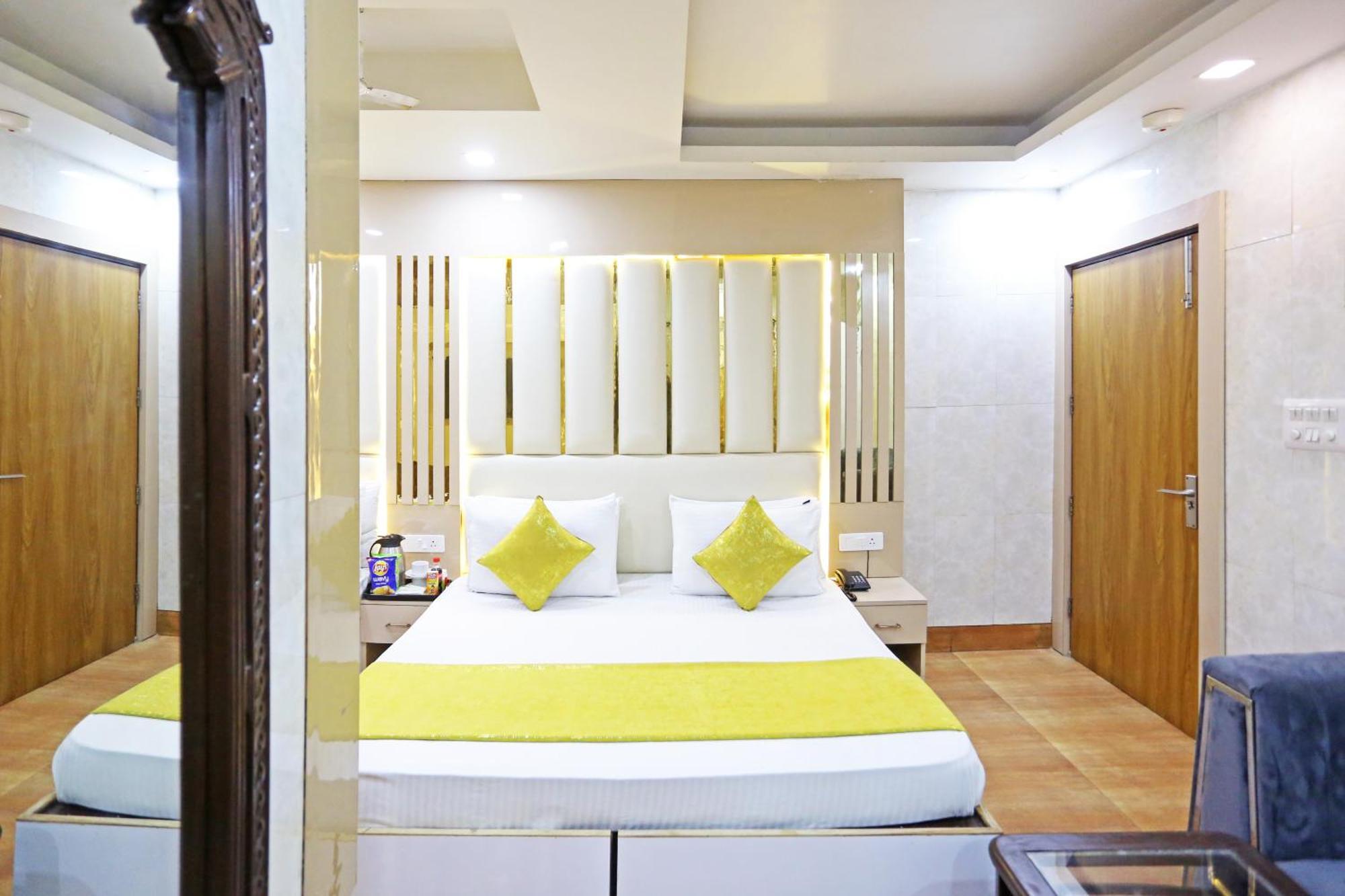 Hotel Preet Palace -5 Mints Walk From Nizamuddin Railway Station New Delhi Eksteriør billede